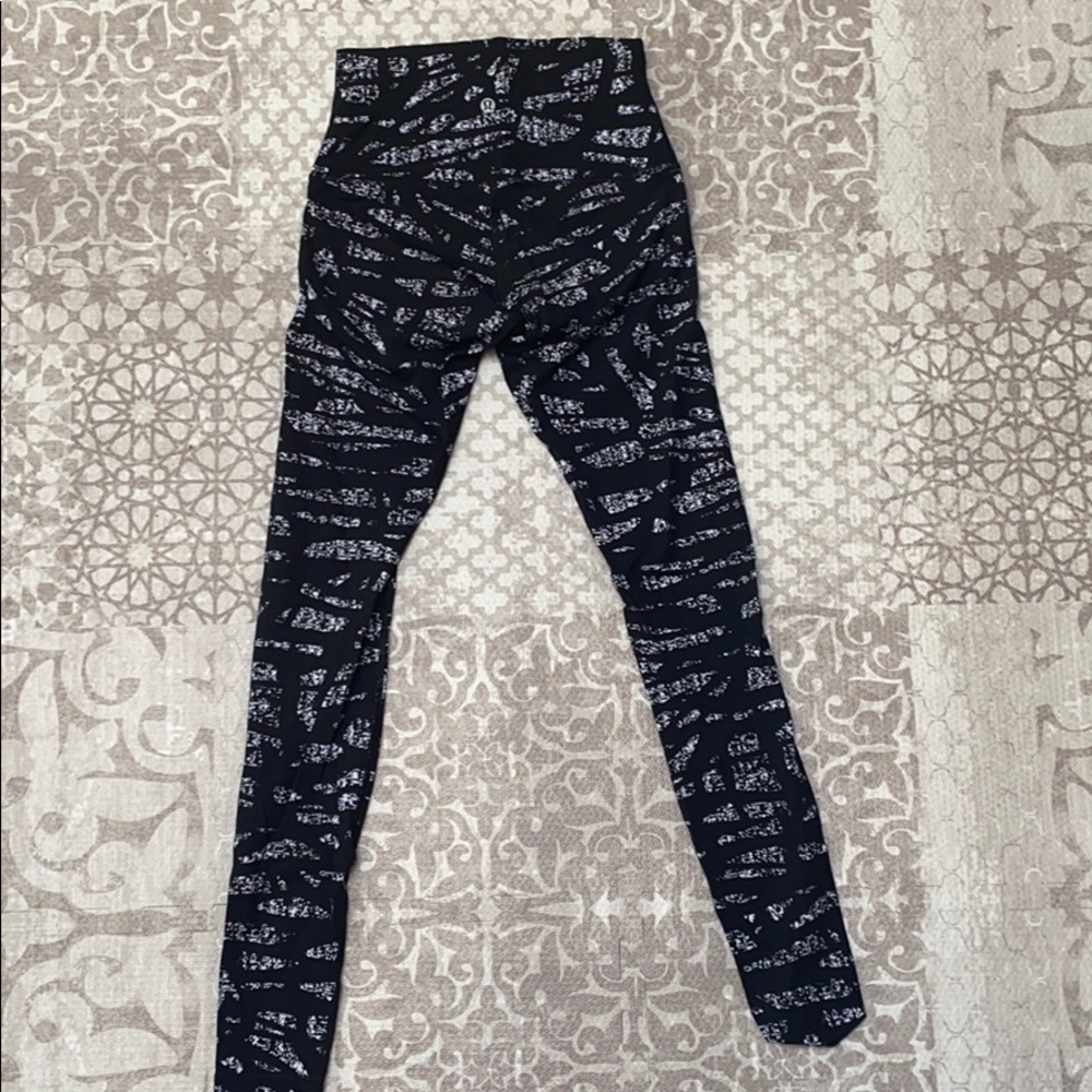 Lululemon leggings size 6